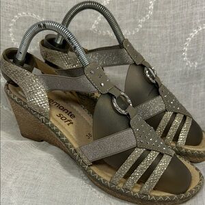 Remonte almost NEW wedge sandals